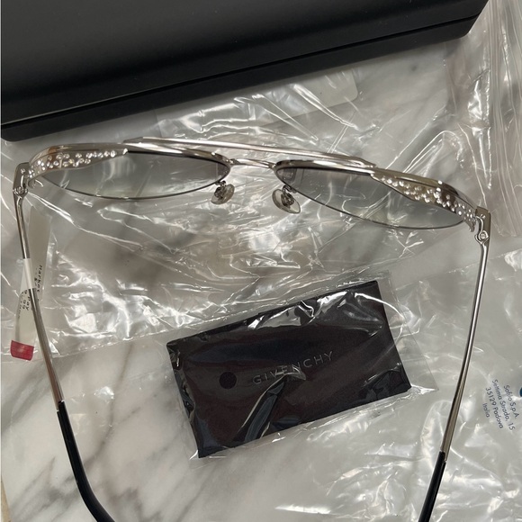 GIVENCHY SILVER  RHINESTONE PILOT AVIATOR SUNGLASSES - Picture 11 of 16